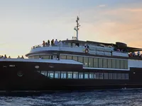 Kreuzfahrtschiff zu verkaufen
