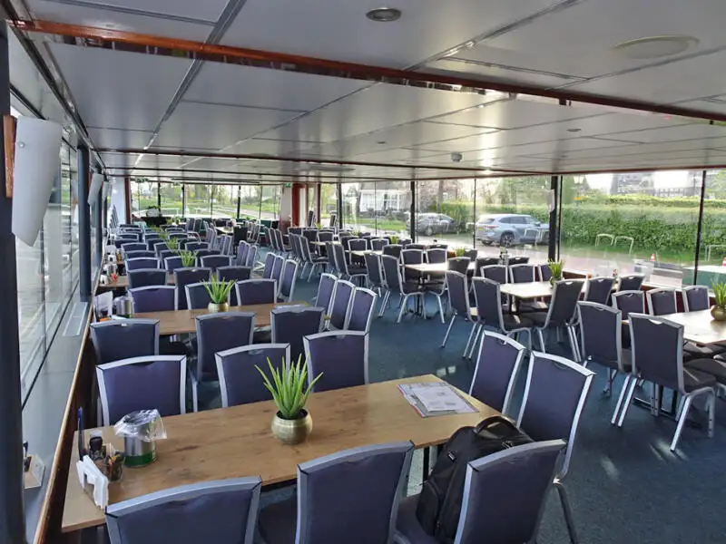 Kreuzfahrtschiff zu verkaufen