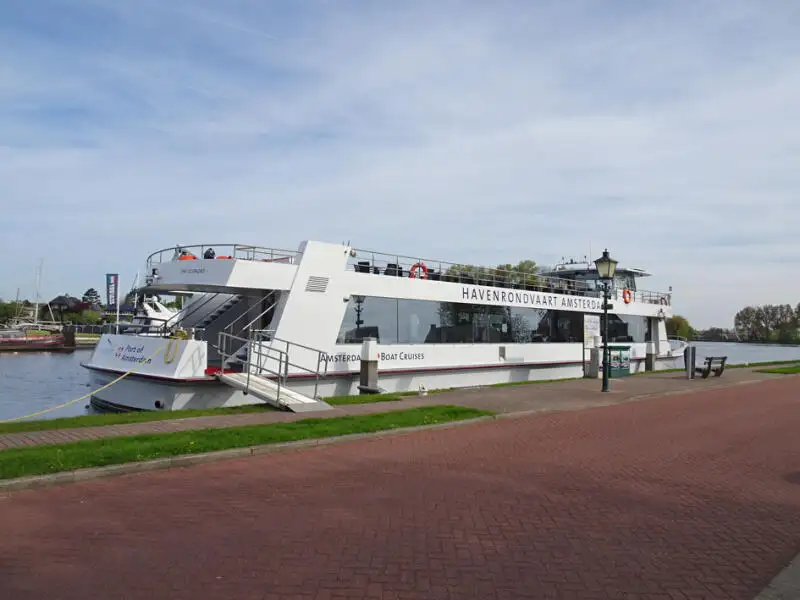 Kreuzfahrtschiff zu verkaufen