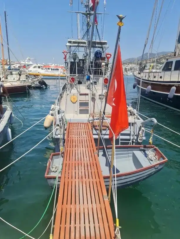Feuerwehrboot zu verkaufen
